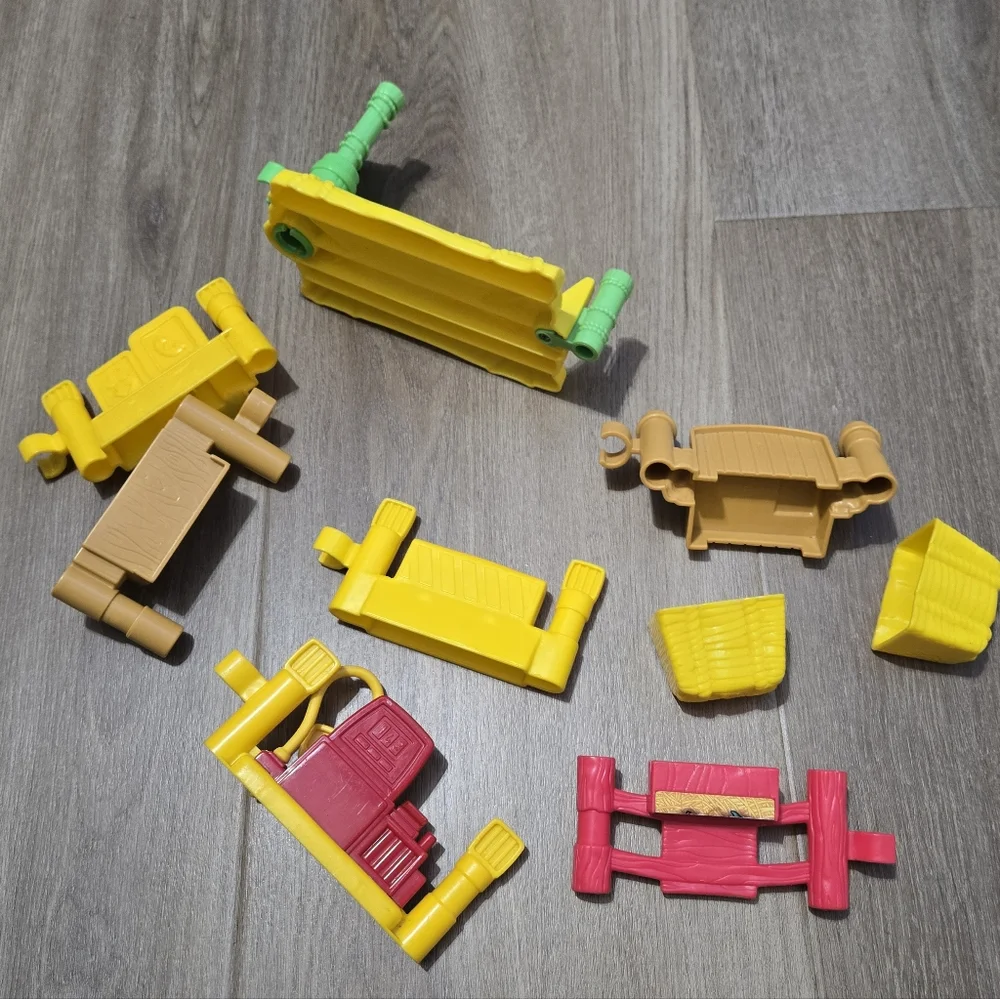 Mixed Lot of 9 fisher price little people assessories Farmer market stand
